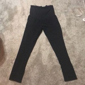 Liz Lange maternity black leggings